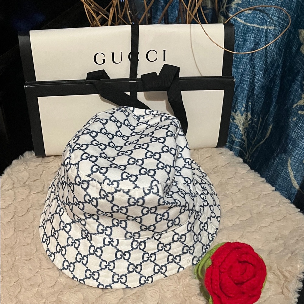 nwot Bucket Hat